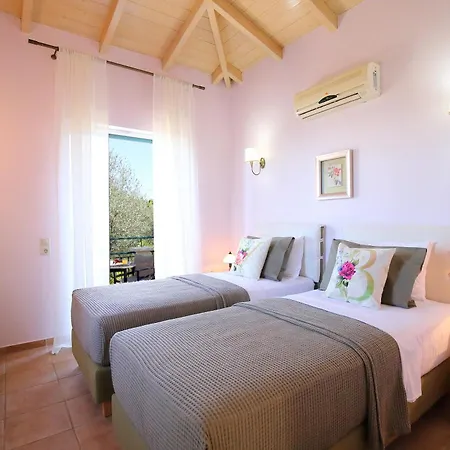 Belvedere Rosa Tsoukaládhes