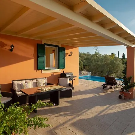 Belvedere Rosa Tsoukaládhes